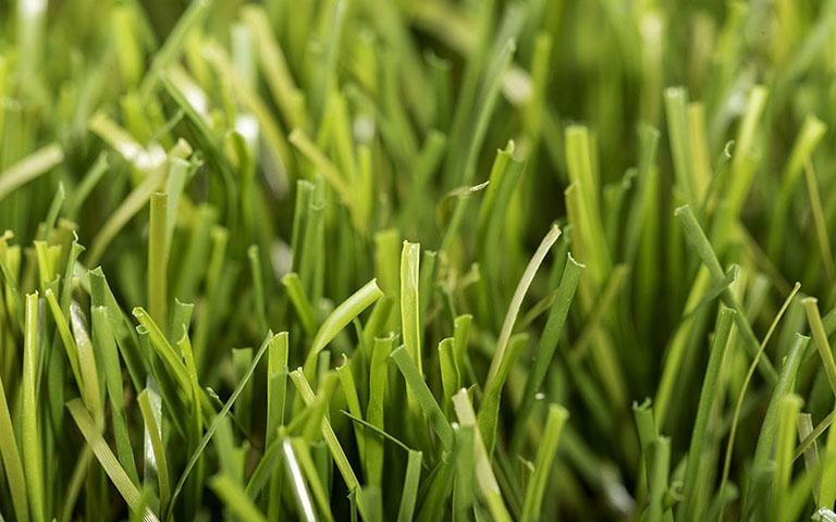 En KREO Jardiner&iacute;a te ofrecemos un amplio cat&aacute;logo de C&eacute;sped Artificial y Suelos de Exterior para la creaci&oacute;n y mantenimiento de Jardines, Huertos y Terrazas